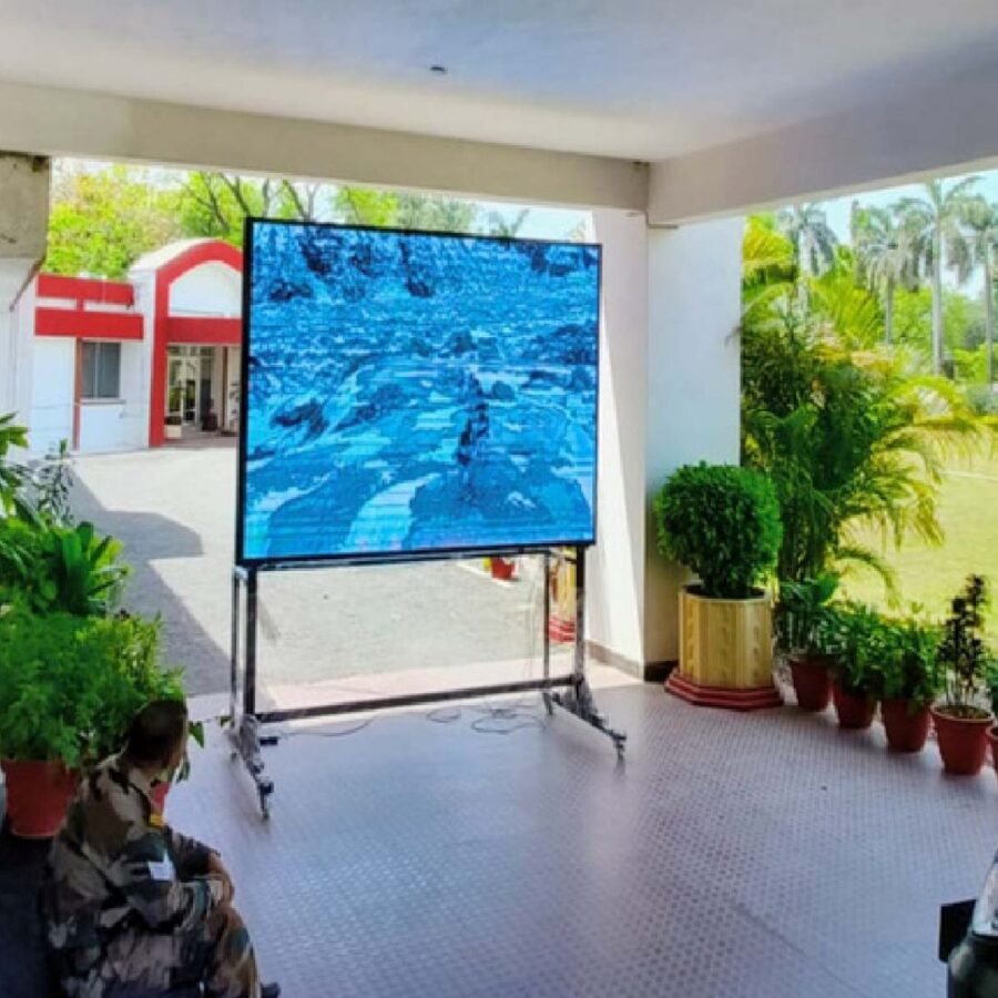 Portable trolley video wall